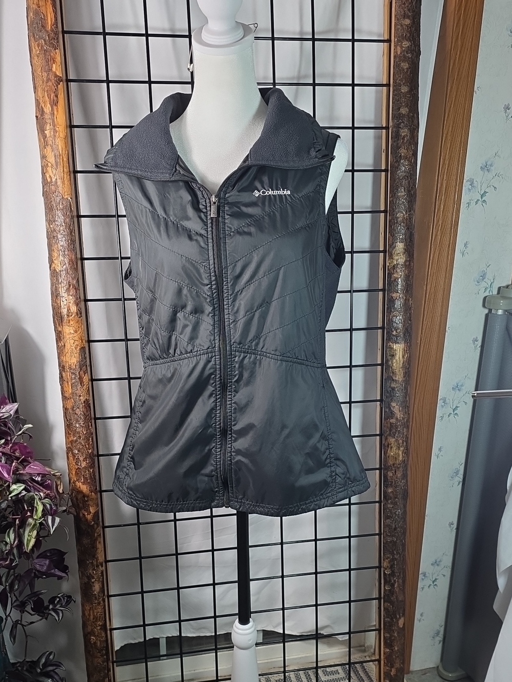 Columbia Black Quilted Sleeveless Vest with Fleece Collar